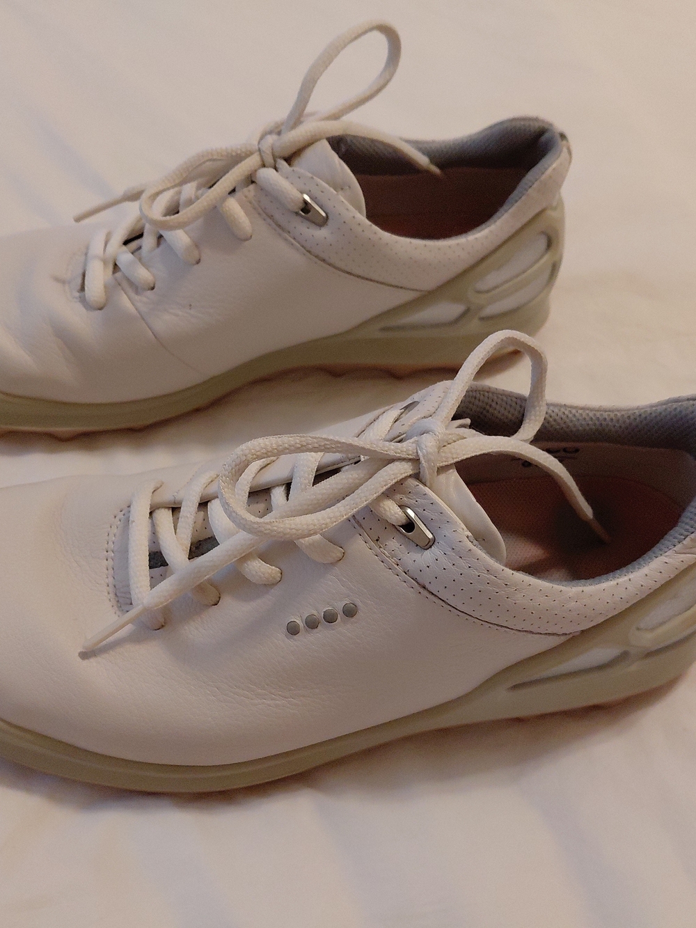 Ecco Womens 9.5 Golf Shoes Off White Leather Gore-Tex Lace Athletic Cleats EUC
